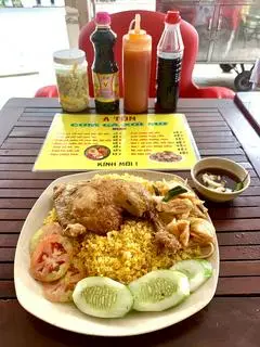 Hình ảnh Cơm Gà Xối Mỡ Góc Tư