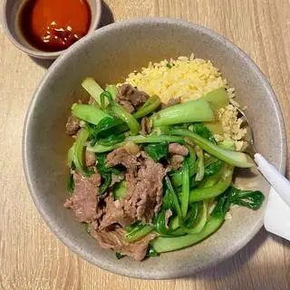 Hình ảnh Cơm chiên bò xào rau cải