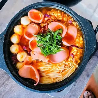 Hình ảnh Mì cay cá viên xúc xích