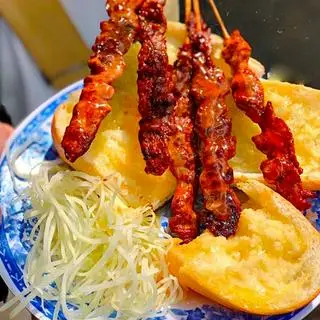 Hình ảnh Combo 5 xiên bò - 2 bánh mì bơ