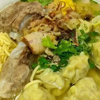 Hình ảnh Hủ tiếu mì hoành thánh - Xương