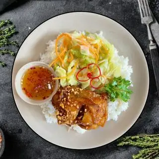 Hình ảnh Cơm gà mắm tỏi ức
