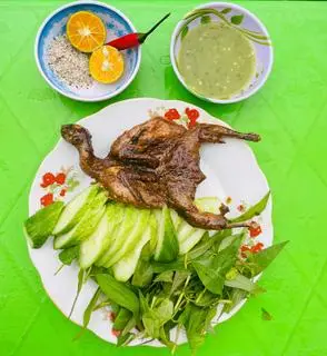 Hình ảnh Chim cút nướng ngũ vị 1 con