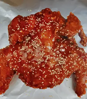 Hình ảnh Nguyên con gà sốt cay ngọt