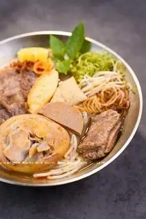 Hình ảnh Bún bò giò chả nạm