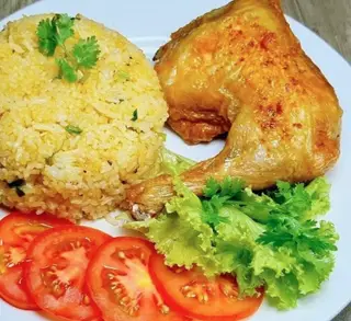 Hình ảnh cơm gà xối mỡ đùi tỏi 3 phần 