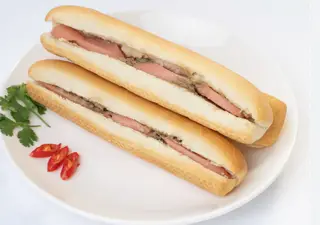 Hình ảnh Bánh mì que xúc xích