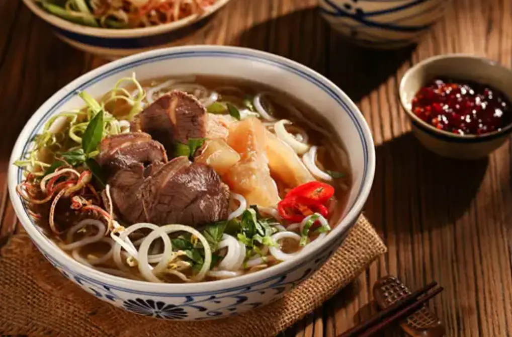 Hình ảnh Bún bò nạm - gân - chả