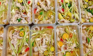 Hình ảnh Chân gà rút xương sả tắc (Phần lớn)