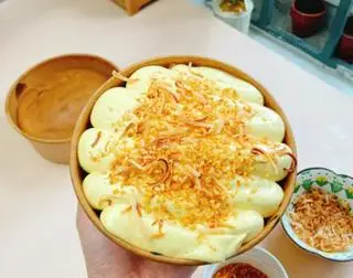 Hình ảnh Bông lan kem trứng dừa nướng