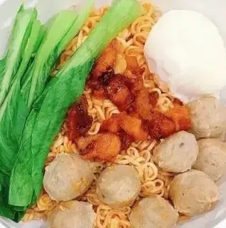 Hình ảnh Mì trộn trứng lòng đào - bò viên