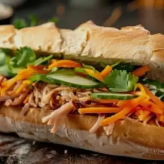 Hình ảnh Bánh mì gà xé halal