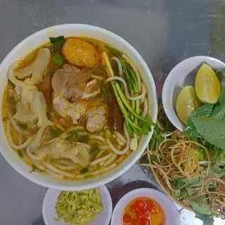 Hình ảnh Bún bò gân giò cua