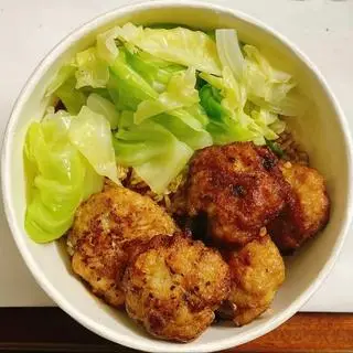 Hình ảnh Cơm trắng thịt viên nướng