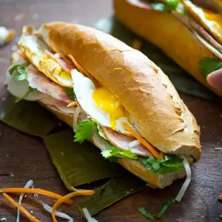 Hình ảnh Bánh mì ốp la - 2 trứng