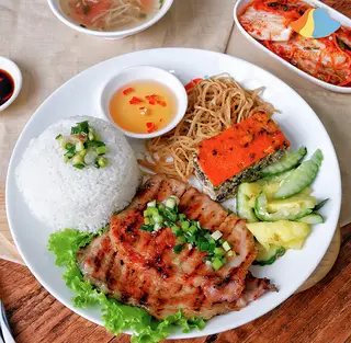 Hình ảnh Cơm tấm sườn miếng chả