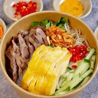 Hình ảnh Bánh ướt thịt gà - lòng gà