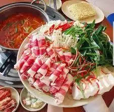 Hình ảnh Lẩu bò mỹ nấm kim châm