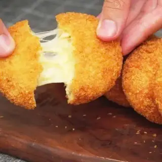 Hình ảnh Bánh gà phô mai - 2 cái
