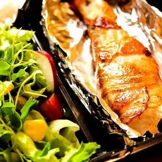 Hình ảnh Combo 2 Cá hồi cuộn ba chỉ xông khói