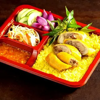 Hình ảnh Cơm Gà Đùi Chặt + Trứng ốp