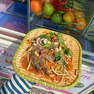 Hình ảnh Đu đủ đâm tôm tái và sứa