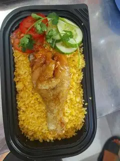 Hình ảnh Cơm gà xối mỡ - đùi