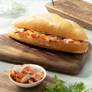 Hình ảnh Bánh mì thịt xá xíu