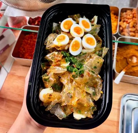 Hình ảnh Bánh Tráng Trứng Lòng Đào - Hồ Thị Kỷ