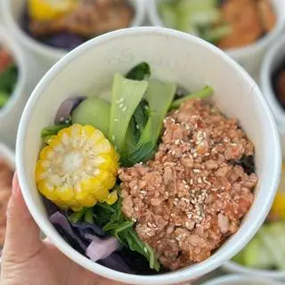 Hình ảnh Cơm lứt má đùi gà nướng tiêu đen