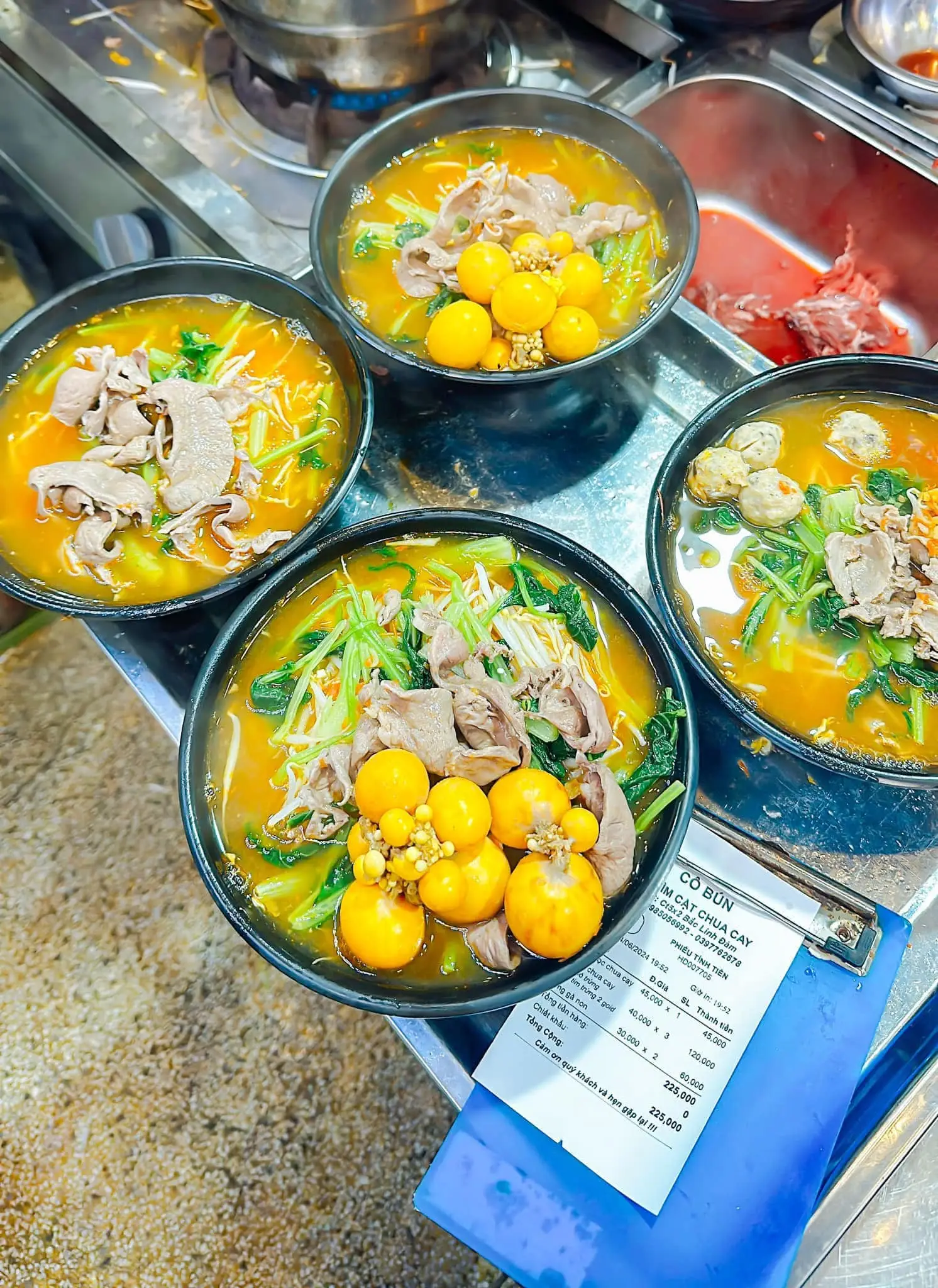 Hình ảnh Mì trứng non chua cay
