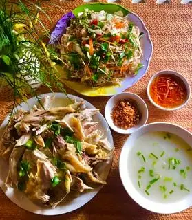 Hình ảnh Cháo gà xé kèm rau