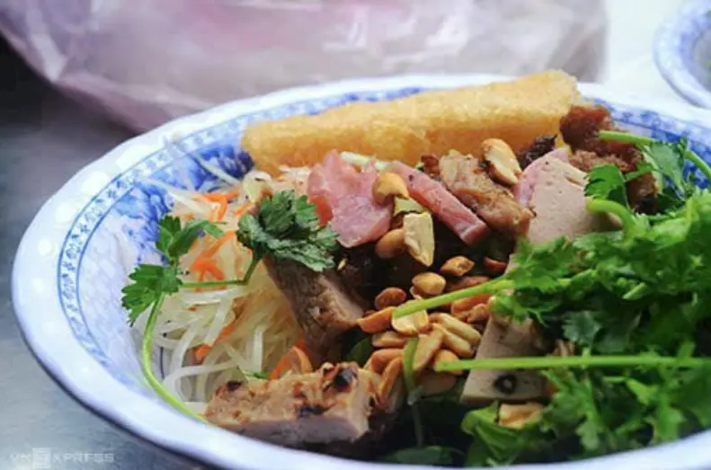 Hình ảnh Bún thịt lụi nướng - sâm bí đao