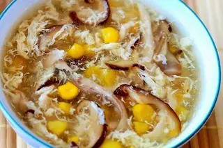 Hình ảnh Soup gà nấm thanh cua