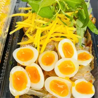 Hình ảnh Bánh tráng trộn tóp mỡ - lòng đào - tôm khô