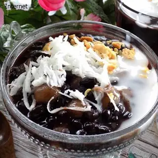 Hình ảnh Chè đậu đen cốt dừa