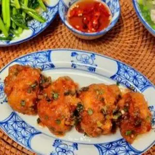 Hình ảnh Cơm má đùi gà sốt mắm