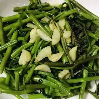 Hình ảnh Rau muống xào tỏi - 清炒空心菜