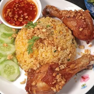 Hình ảnh Cơm Chiên Gà Xối Mỡ Mắm Tỏi - Cư Xá Thanh Đa