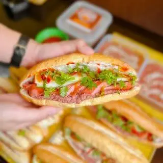 Hình ảnh Bánh mì pate xúc xích