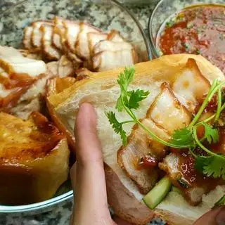Hình ảnh Bánh mì thịt khìa truyền thống