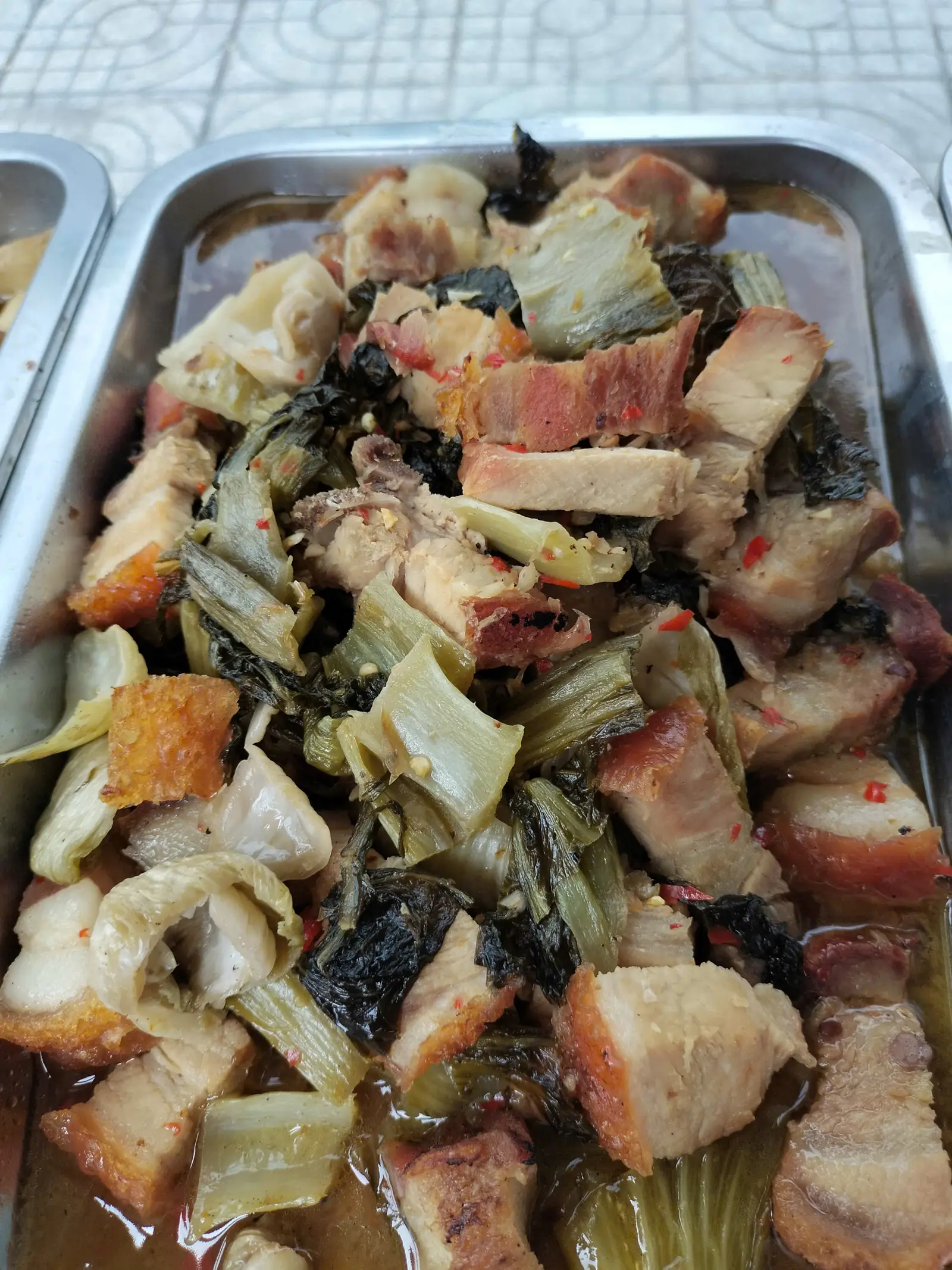 Hình ảnh Cơm heo quay kho dưa cải