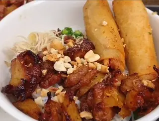 Hình ảnh Bún thịt nướng chả giò
