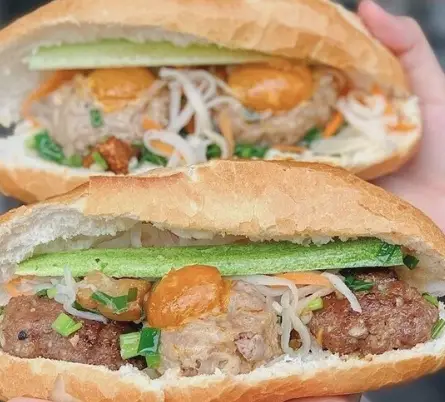 Hình ảnh Bánh mì chả bò - xíu mại