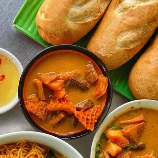 Hình ảnh Phá lấu bò kèm bánh mì