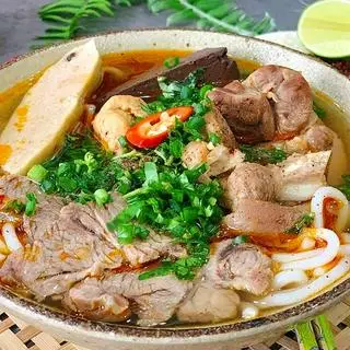 Hình ảnh Bún bò đặc biệt