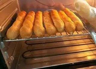 Hình ảnh Bánh mì que full topping 