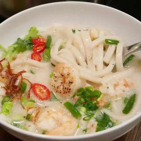 Hình ảnh Bánh Canh Bột Xắt Nước Cốt Dừa - Kinh Dương Vương