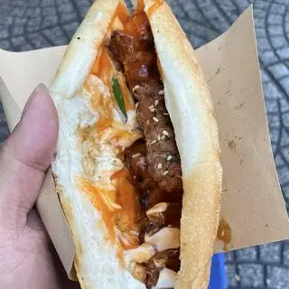 Hình ảnh Bánh mì 2 xiên