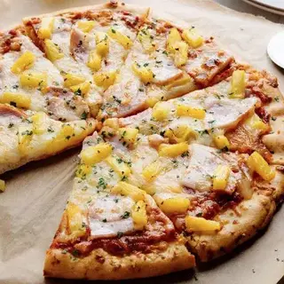 Hình ảnh Bánh pizza xúc xích - tam giác